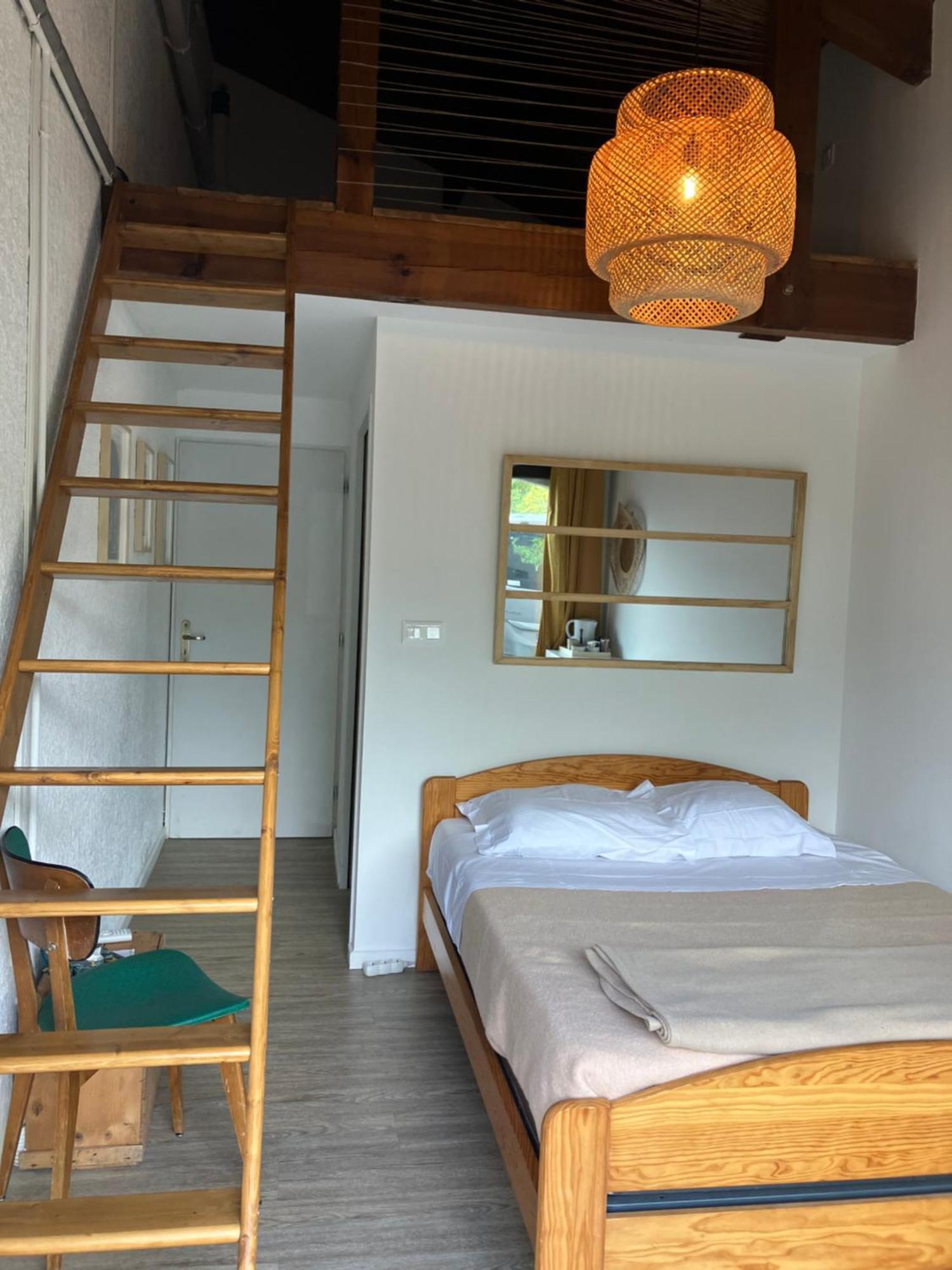 Chambre Et Sdb Avec Entree Privative Сустон Екстериор снимка